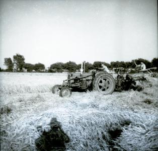 Case traktor med selvbinder