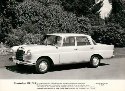 Mercedes-Benz W110 190 (15 fabriksfoto)