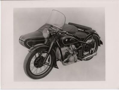 BMW R67/2 motorcykel med sidevogn