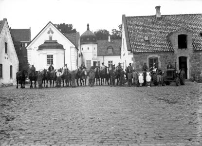 Gruppebillede med traktorer